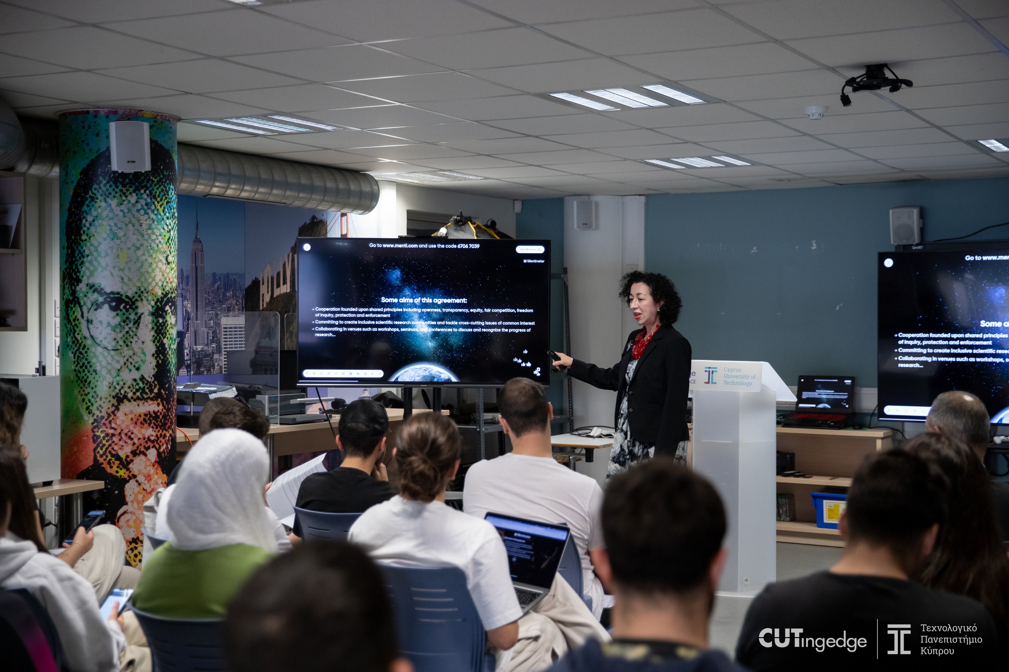 The public affairs officer of the U.S. Embassy Nicosia ,presentating “Diplomacy and Technology” at CUTing Edge